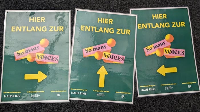 So_Many_Voices_Schilder
